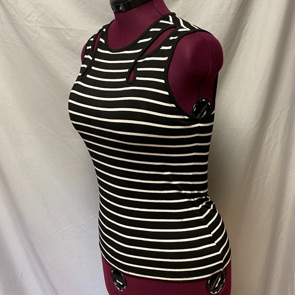 Max Studio top - Picture 2 of 6